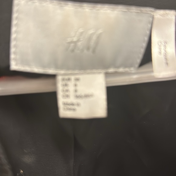 H&M tweed look blazer. Fitted and very flattering. Size 8 or medium. - Picture 2 of 3